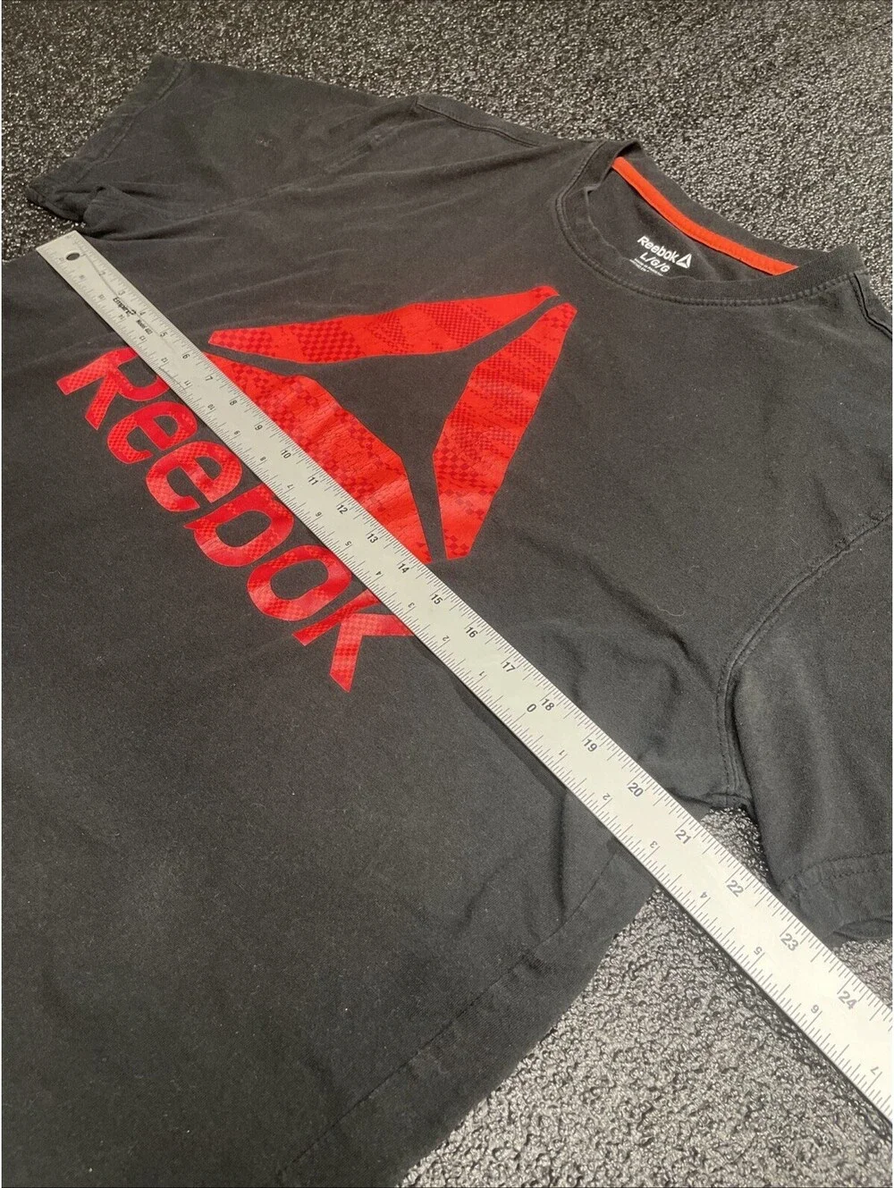 Reebok Mens Large Red Logo on Black Workout Shirt Cotton Polyester Tee